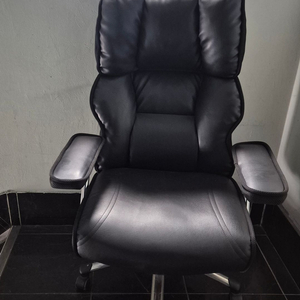 중고피씨의자pc의자 게이머의자 재고문의 배송비착불 크기 : 외경 w740-d650-h1230안장w570