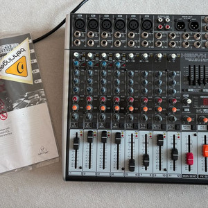 베링거 XENYX X1222USB 오디오 믹서