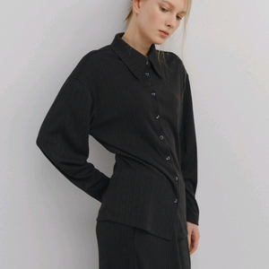 [ORE] Amber Pleats Blouse / 블랙 / 새상품