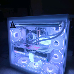 9800X3D RTX5070TI 올화이트PC 신품