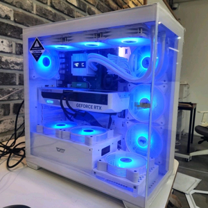 올화이트 7800x3d 4070ti 본체 팝니다 이미지
