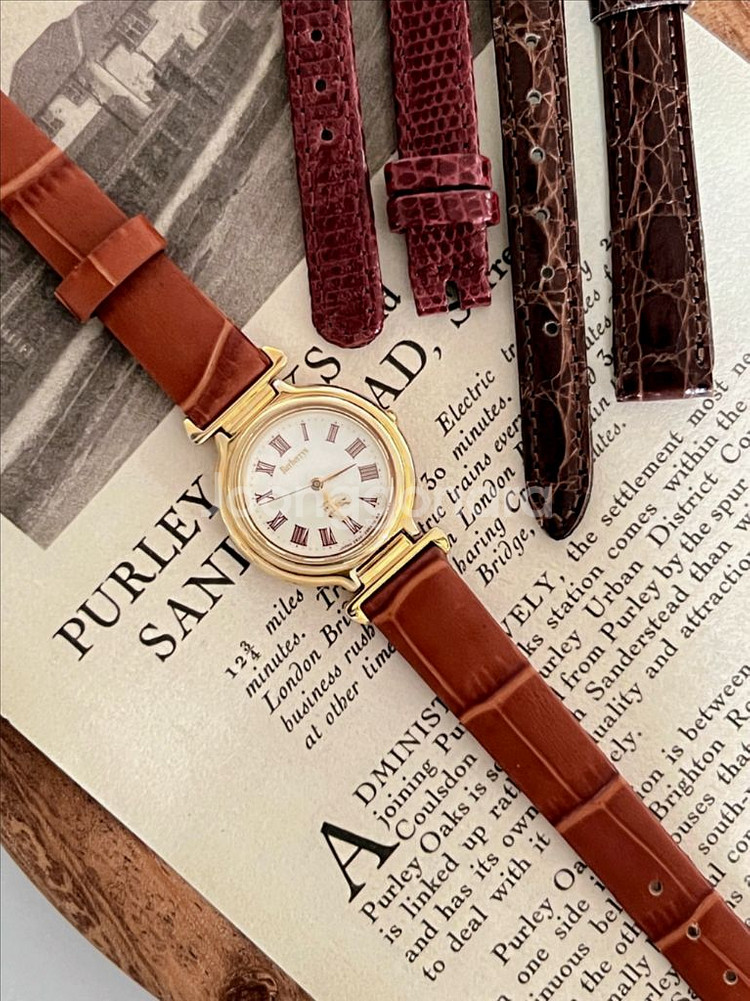 BURBERRY 골드 라운드 버버리 빈티지 시계--2