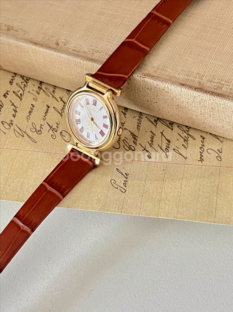 BURBERRY 골드 라운드 버버리 빈티지 시계--4