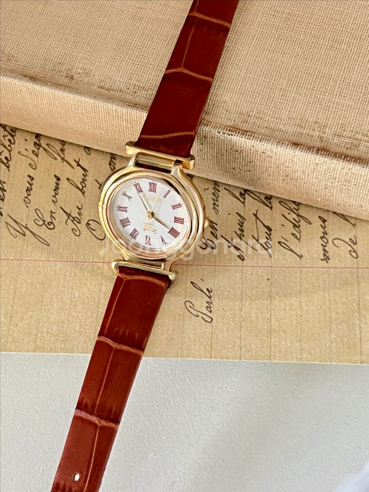 BURBERRY 골드 라운드 버버리 빈티지 시계--1