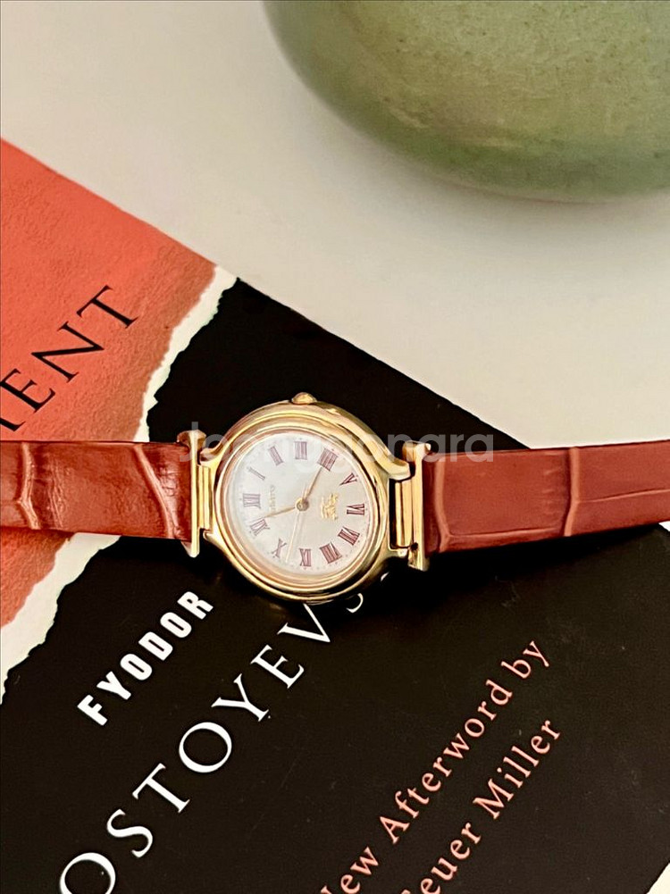 BURBERRY 골드 라운드 버버리 빈티지 시계--3