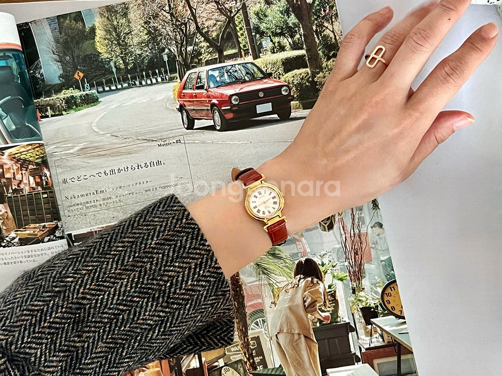 BURBERRY 골드 라운드 버버리 빈티지 시계--8