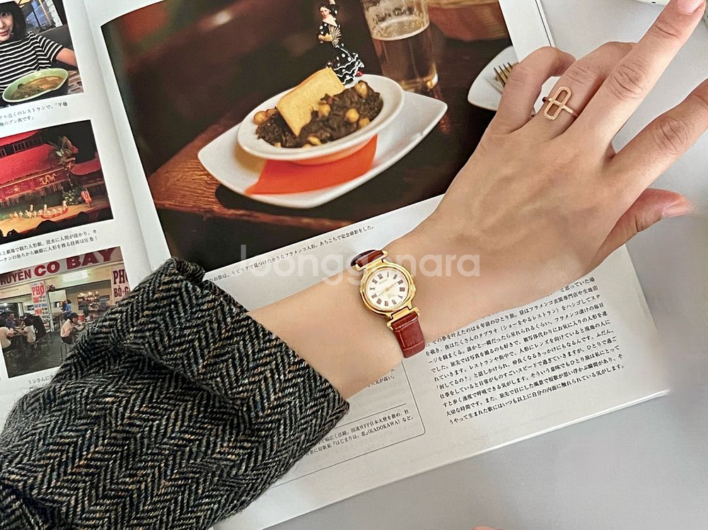 BURBERRY 골드 라운드 버버리 빈티지 시계--9