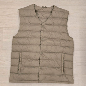 (새상품) 지오다노 초경량 다운 베스트 M사이즈