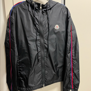 몽클레어 바람막이 판매합니다