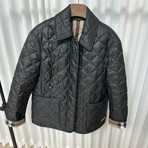 버버리 퀼팅 자켓 블랙 색상 S