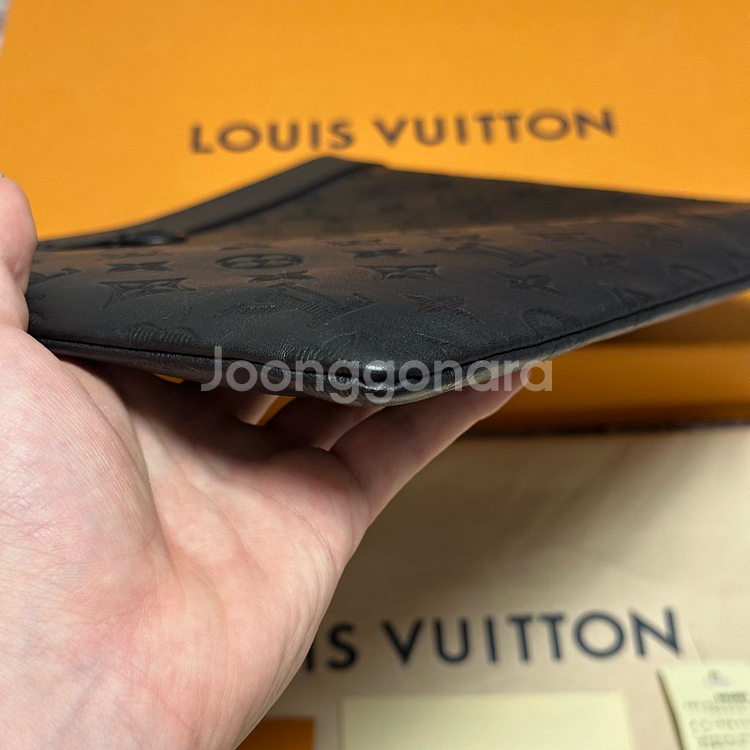 [풀구성] 루이비통 쉐도우 포쉐트 디스커버리 클러치--4