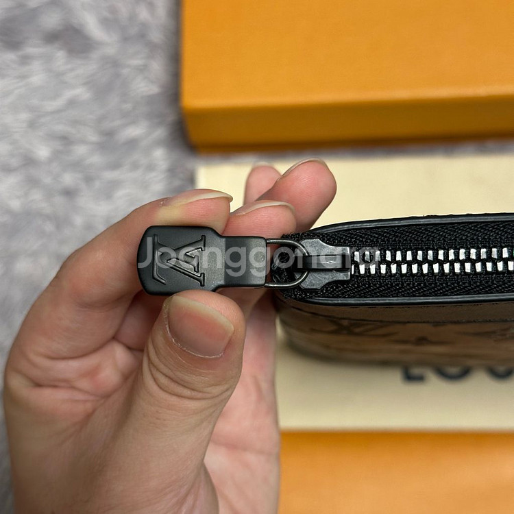 [풀구성] 루이비통 쉐도우 포쉐트 디스커버리 클러치--7