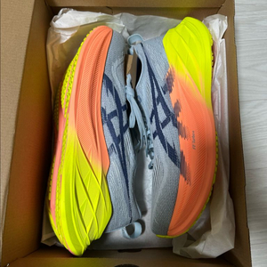 아식스 슈퍼블라스트2 파리 280 새상품 팝니다.