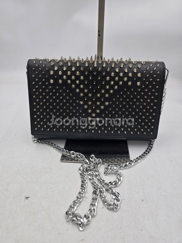 루부탱 스터드 체인 클러치겸 크로스가방--0