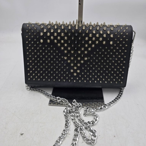 루부탱 스터드 체인 클러치겸 크로스가방