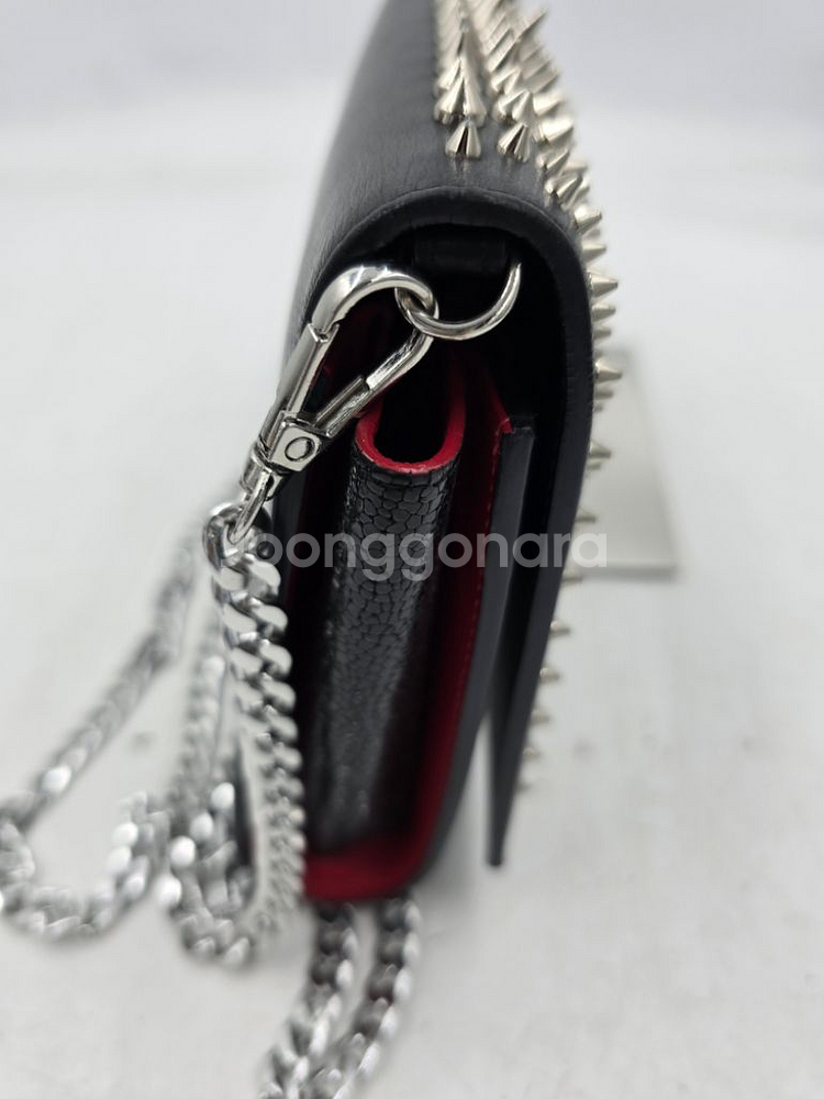 루부탱 스터드 체인 클러치겸 크로스가방--3