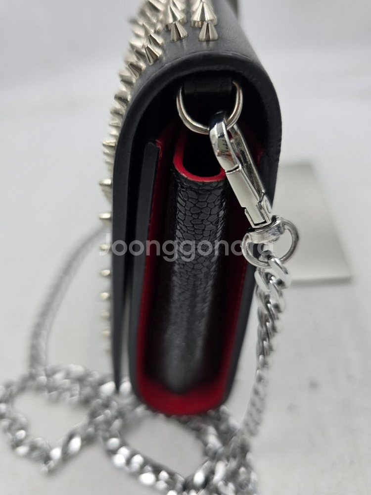 루부탱 스터드 체인 클러치겸 크로스가방--4