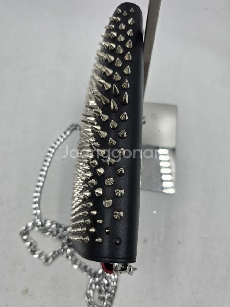 루부탱 스터드 체인 클러치겸 크로스가방--5