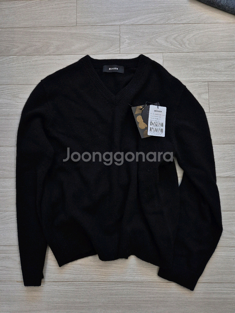 비이커 캐시미어 브이넥니트 새제품--2