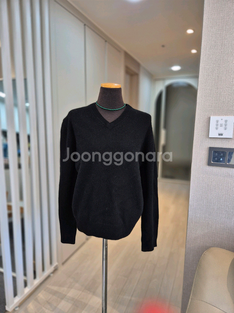 비이커 캐시미어 브이넥니트 새제품--0