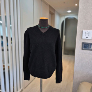 비이커 캐시미어 브이넥니트 새제품