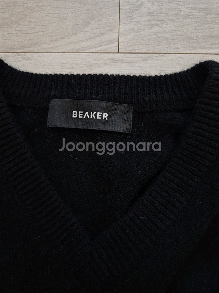 비이커 캐시미어 브이넥니트 새제품--4