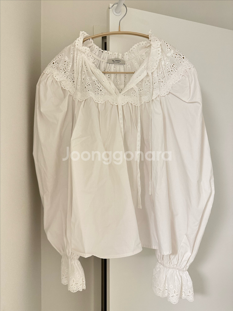 바이씨니 프라하 블라우스 새상품--1