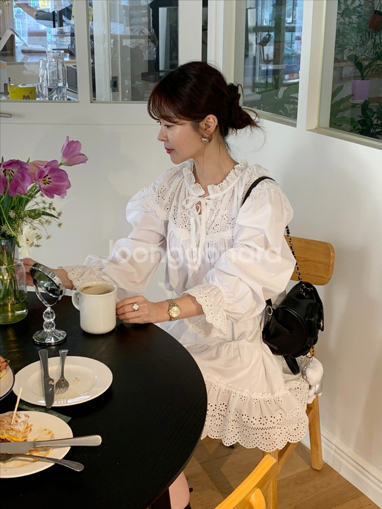 바이씨니 프라하 블라우스 새상품--4