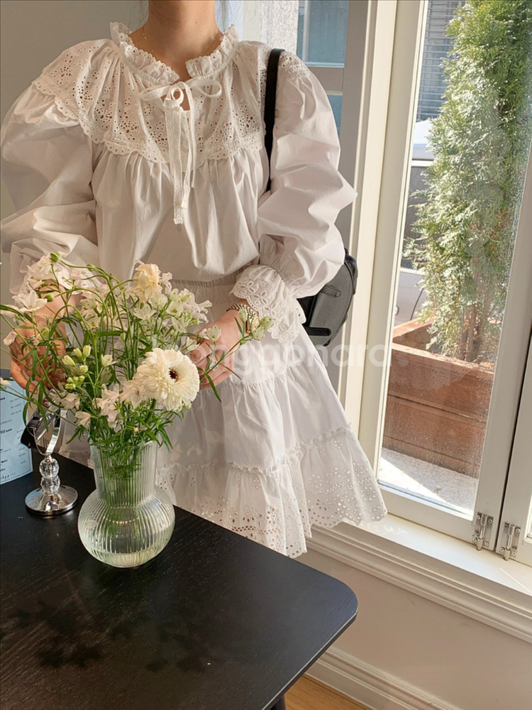 바이씨니 프라하 블라우스 새상품--0