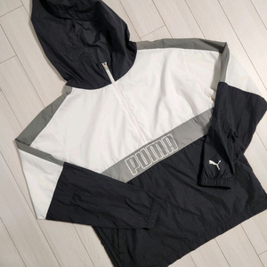 푸마 아노락 우븐 바람막이 사이즈L사용감 거의 없어요오염하자없이 깨끗해요 ^^