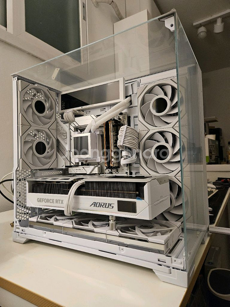 9800x3d/rtx5080 어로스마스터/리안리 풀세팅 화이트 하이엔드 본체--3