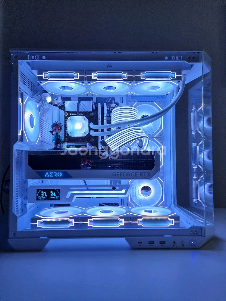 하이앤드급 게이밍 컴퓨터 인텔 i7 4080 화이트 컨셉 팝니다.--1