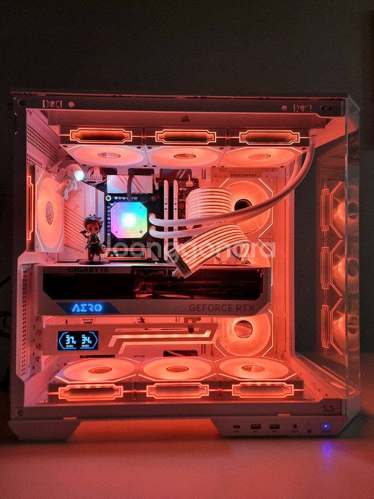 하이앤드급 게이밍 컴퓨터 인텔 i7 4080 화이트 컨셉 팝니다.--5