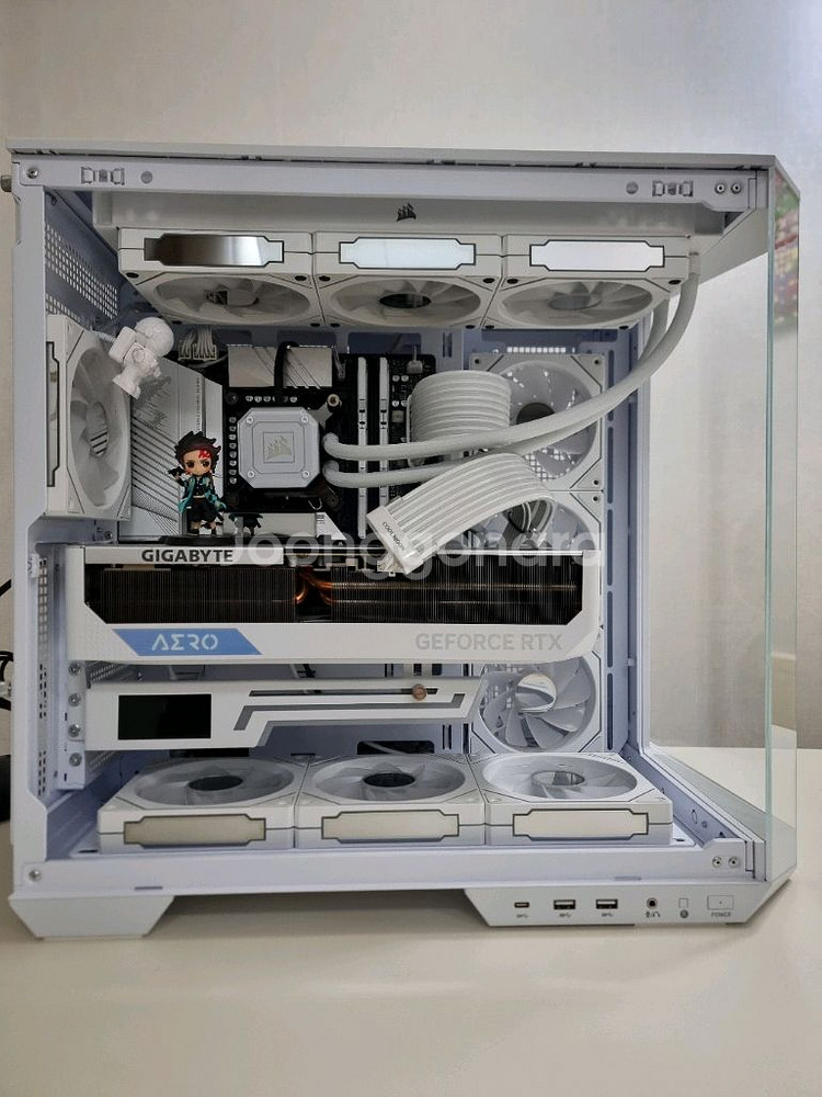 하이앤드급 게이밍 컴퓨터 인텔 i7 4080 화이트 컨셉 팝니다.--9