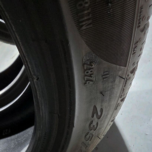 피렐리 피제로 235 45 18 중고 타이어 판매합니다