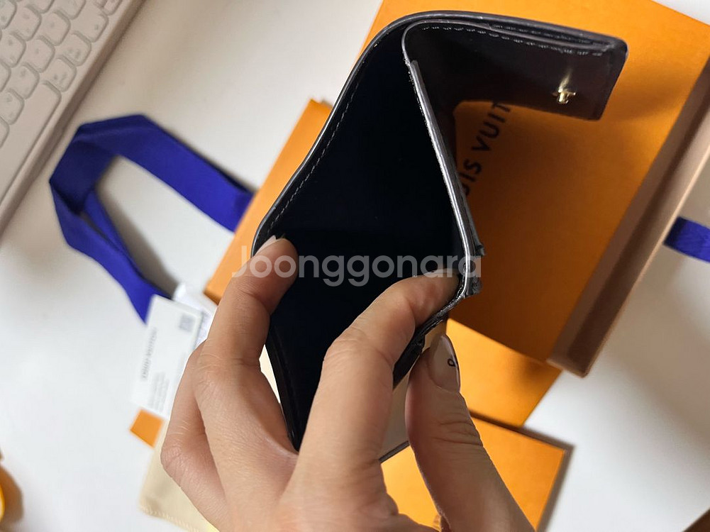 루이비통 마이크로 월릿--6