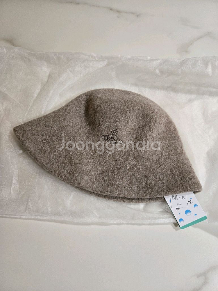 택달린 새상품) 비비안웨스트우드 ORB 자수 로고버킷햇 모카--0