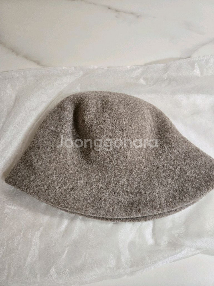 택달린 새상품) 비비안웨스트우드 ORB 자수 로고버킷햇 모카--3