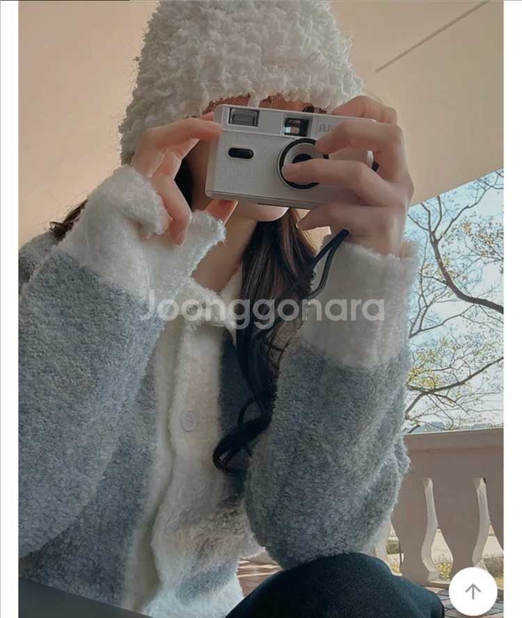 리리앤코 울 부클 배색 카라 니트 가디건 (새상품)--0