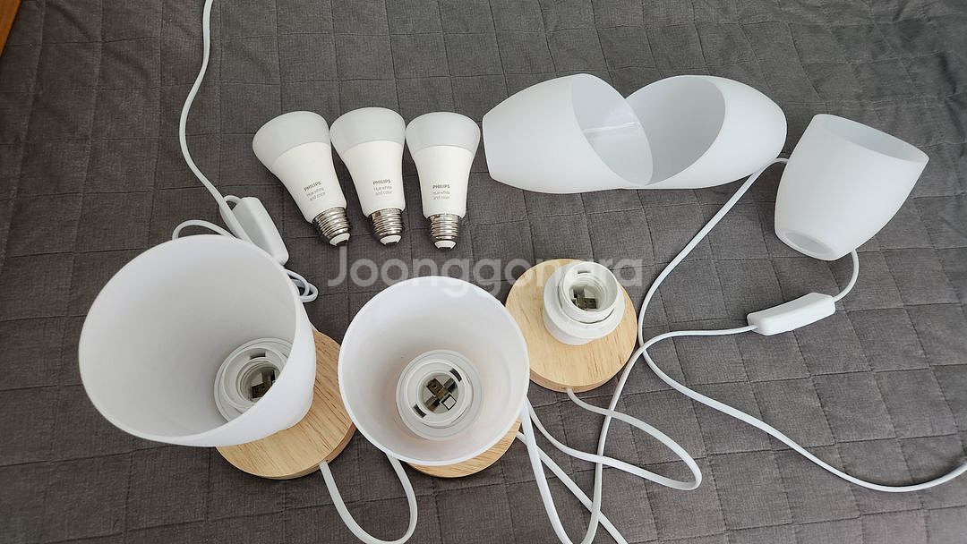 필립스 휴 스마트 조명 3개(휴 화이트엔 컬러조명)+우드 스탠드3개--0