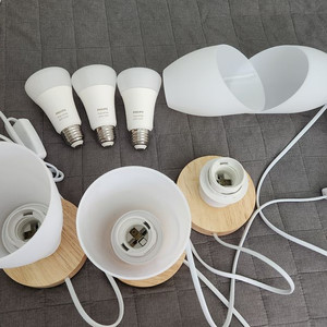 필립스 휴 스마트 조명 3개(휴 화이트엔 컬러조명)+우드 스탠드3개