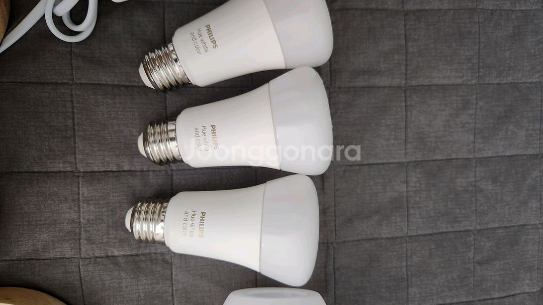 필립스 휴 스마트 조명 3개(휴 화이트엔 컬러조명)+우드 스탠드3개--1