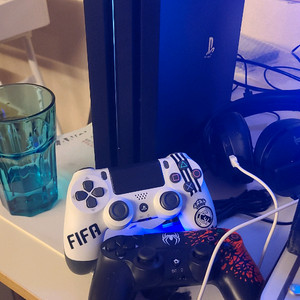 PS4 PRO 1TB 플스4프로(펌웨어10.50)+듀얼쇼크2개