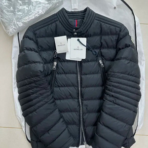 몽클레어 경량패딩