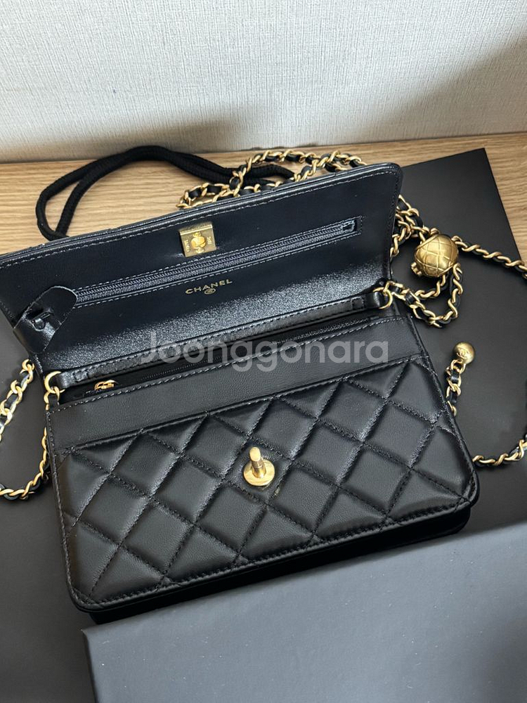 샤넬 woc 골드볼 램스킨--1