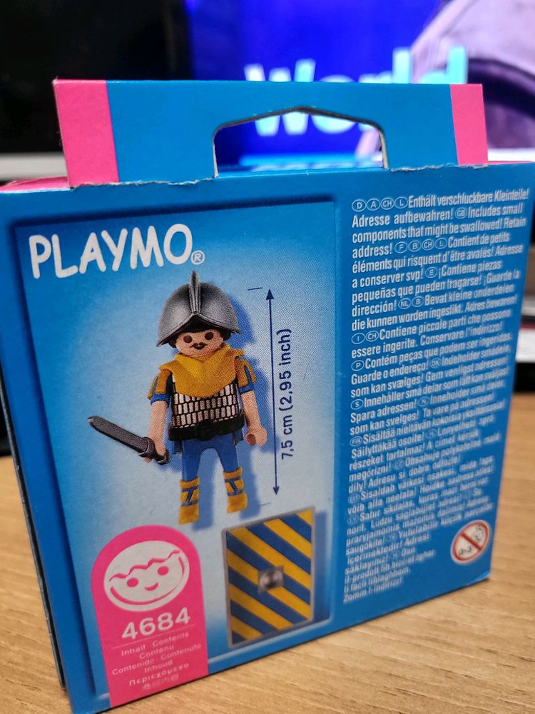 플레이모 4684 기사 피규어--1