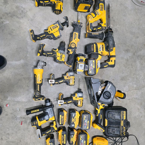 디월트 충전공구 팔거나 이것저것 물물교환 교신원해요