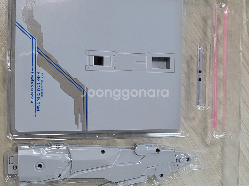 팝니다 메탈빌드 프리덤 컨셉2 스노우 스파클 개봉 전시품--5