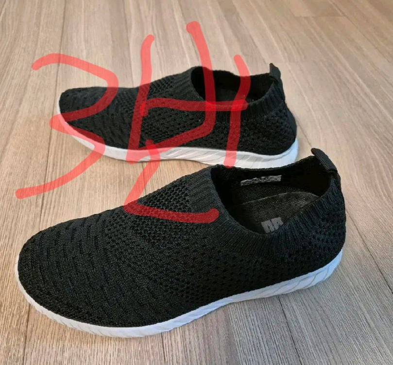 240 사이즈 신발들 이미지