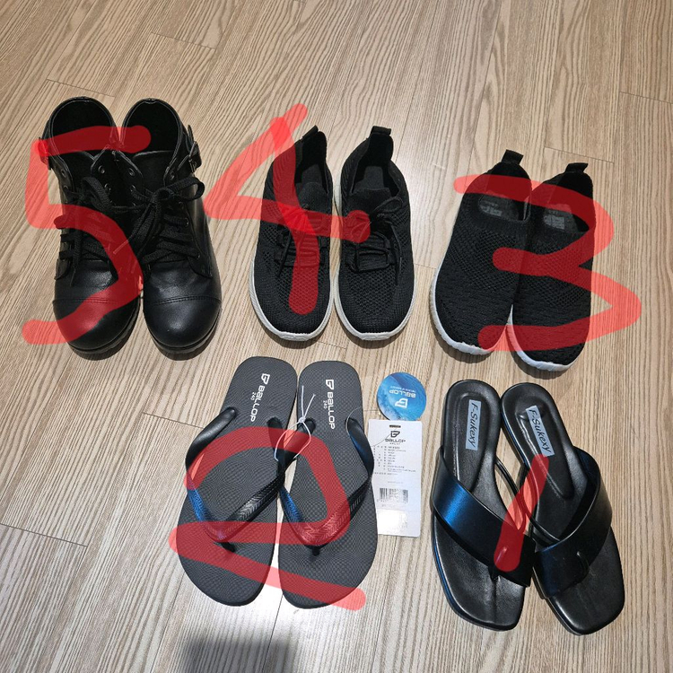 240 사이즈 신발들 이미지